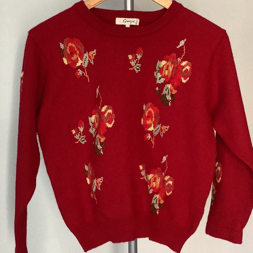 100%Wool Embroidered Crew Neck Sweater